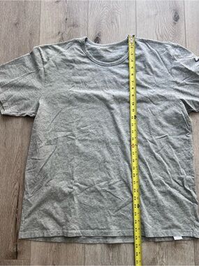 Lady White and Co Our T-Shirt XL in Heather Grey